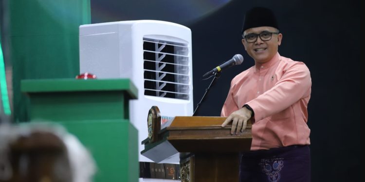 Menteri PANRB Abdullah Azwar Anas memberikan sambutan saat penutupan Seleksi Tilawatil Qur’an dan Musabaqah Al-Hadits Tingkat Nasional Tahun 2023 yang digelar di Jambi