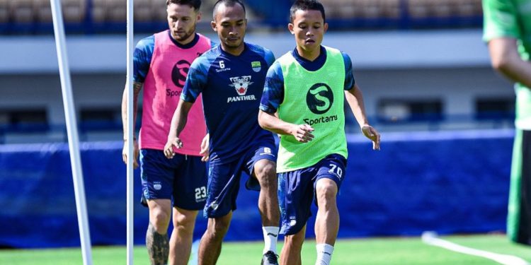 Persib Bandung Sedang mengikuti latihan sebelum menghadapi arema
