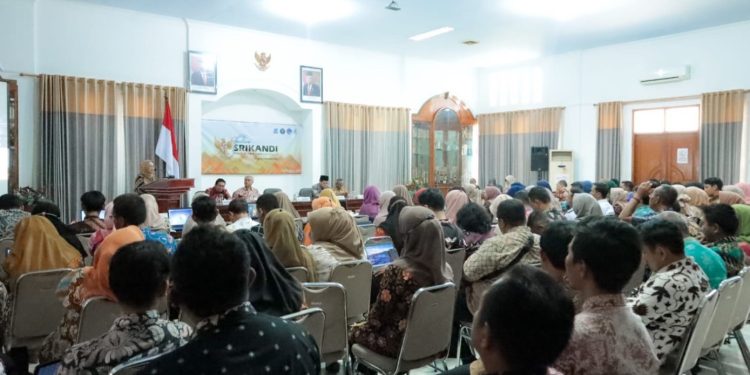 Pj. Bupati Lumajang, Indah Wahyuni membuka secara resmi kegiatan Sosialisasi Aplikasi Srikandi, bertempat di Panti PKK Lumajang