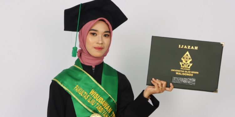 Nilal Muna Fatmawati, wisudawan terbaik Prodi Pendidikan Islam Anak Usia Dini FITK UIN Walisongo