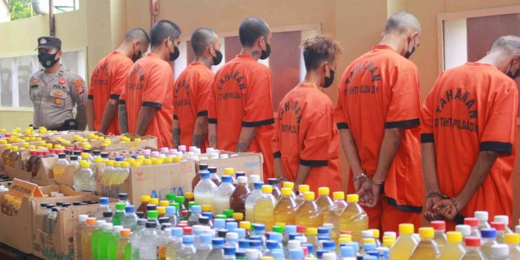 konferensi pers yang dilaksanakan di Polda DIY Ungkap kasus Peredaran Narkoba dan miras