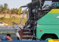 Bus rombongan karya wisata SMPN 1 Sentolo yang mengalami kecelakaan di Tol Sragen