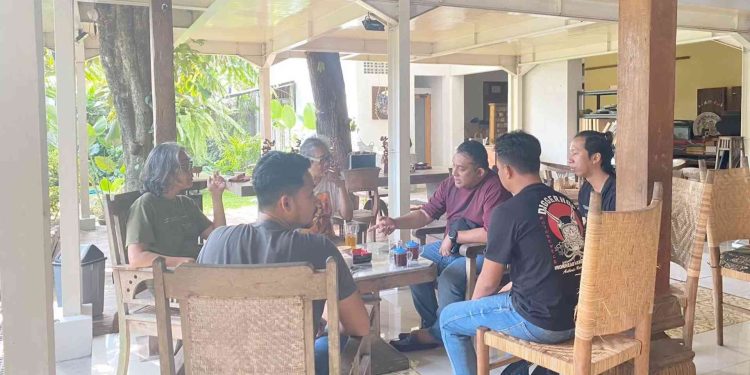 Butet Kartaredjasa di rumahnya Kasihan