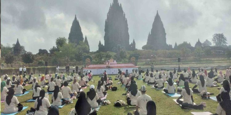 Gelaran Yoga sebagai puncak acara JCWF 2023 di Candi Prambanan