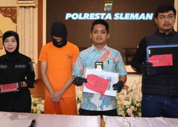 Jumpa pers tindak pidana ilegal akses dan mendistribusikan dokumen elektronik yang melanggar kesusilaan di Polresta Sleman