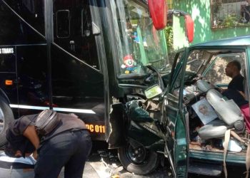 Kecelakaan Beruntun Melibatkan 4 Kendaraan di Jalan Wonosari