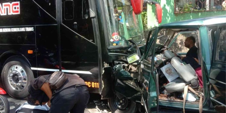 Kecelakaan Beruntun Melibatkan 4 Kendaraan di Jalan Wonosari