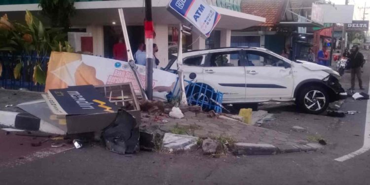 Kondisi Mobil Rush pasca kecelakaan di Janti