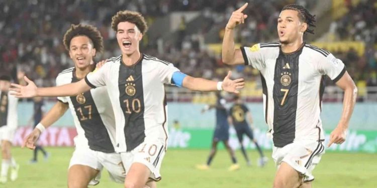 Pesepak bola Timnas Jerman Paris Brunner meluapkan kegembiraannya seusai berhasil mencetak gol penalti ke gawang Timnas Prancis