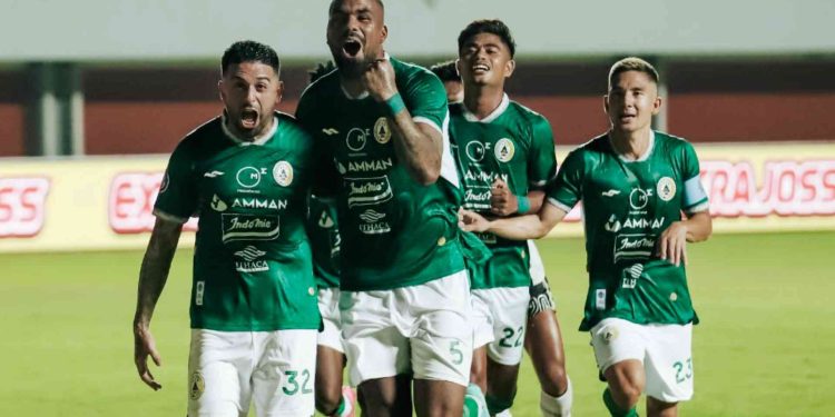 Selebrasi Pemain PSS Sleman Usai memasukan bola ke gawang Rans
