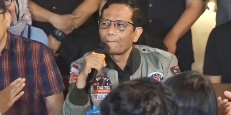 Cawapres nomor urut 3 Mahfud Md dalam acara Tabrak, Prof! di Kota Semarang, Jawa Tengah