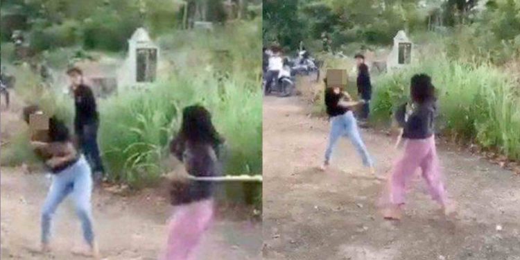 Detik-detik Mengerikan Saat Dua Remaja Putri Diduga di Palembang Duel Pakai Celurit, Videonya Viral