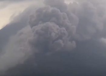 Gunung Merapi Mengeluarkan Awan Panas
