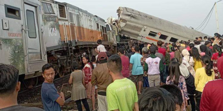 Kecelakaan kereta api Turangga dengan KA lokal Bandung Raya di Cicalengka