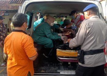Tim Gabungan melakukan Efakuasi Korban Tengelam di Sungai Konteng Bantul
