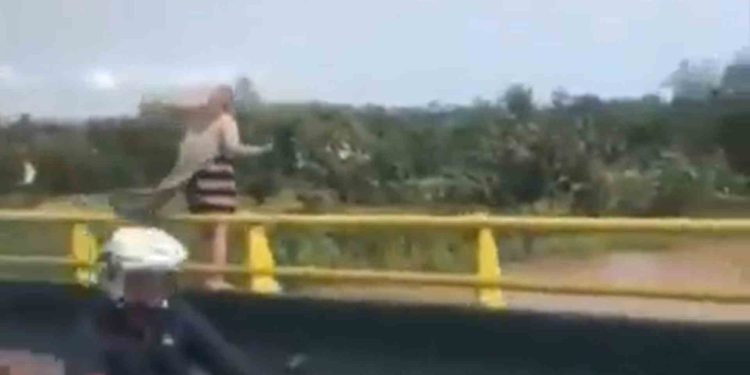 Viral Wanita Hendak Melompat di Jembatan Srandakan