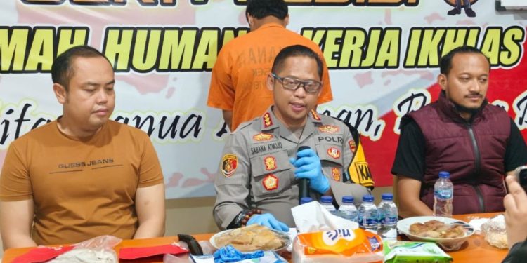 Kapolresta Banjarmasin Kombes Pol. Sabana Atmojo S.I.K., M.H didepan awak media