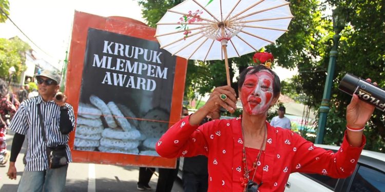 Masyarakat Jogja Pro Demokrasi dari lintas komunitas melakukan aksi demontrasi ke Kantor Bawaslu Daerah Istimewa Yogyakarta