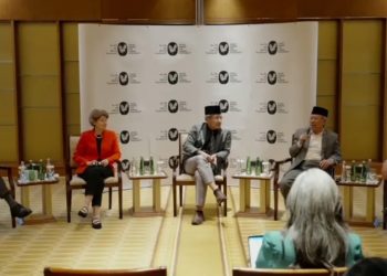 Prof Syafiq A. Mughn dalam konferens pers di Abu Dhabi Muhammadiyah menerima penghargaan Zayed Award