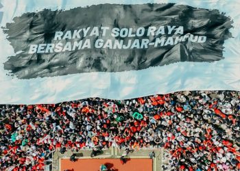 Ratusan ribu warga Solo Raya tumpah ruah menyambut kehadiran Ganjar Pranowo dan Mahfud MD