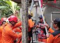 Tim Gabungan sedang melakukan evakuasi Korban Tewas di Dalam Sumur di Bambanglipuro Bantul