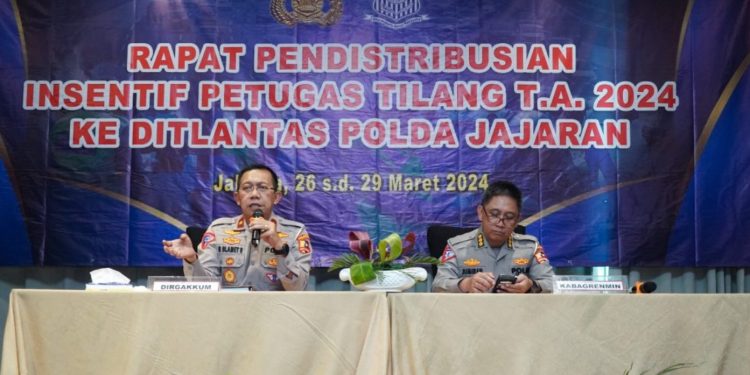 Dirgakkum Korlantas Polri Brigjen Pol Raden Slamet Santoso membuka agenda Rapat Pendistribusian Insentif Petugas Tilang T.A 2024 ke Ditlantas Polda Jajaran di Jakarta