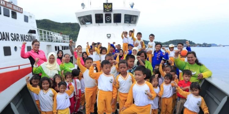 Kapolres Sibolga, Achmad Fauzy Bawa Rombongan TK Kemala Bhayangkari 12 Cabang Sibolga Kenalkan Kapal Polairud