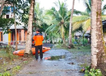 Luapan air yang merendam pemukiman warga, sedikitnya wilayah 3 RT, di Desa Bantarsari, kecamatan Bantarsari, Kabupaten Cilacap mulai surut