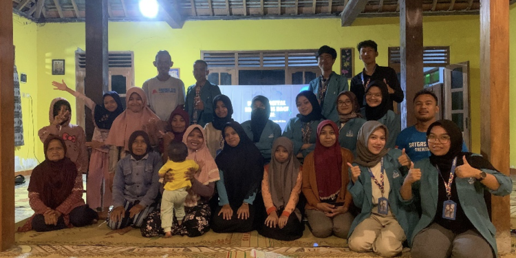 Mahasiswa KKN-T Alma Ata Melakukan Sosialisasi Digital Marketing