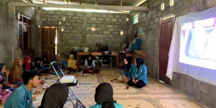 Mahasiswa KKN-T Universitas Alma Ata edukasi masyarakat tentang penyakit kulit