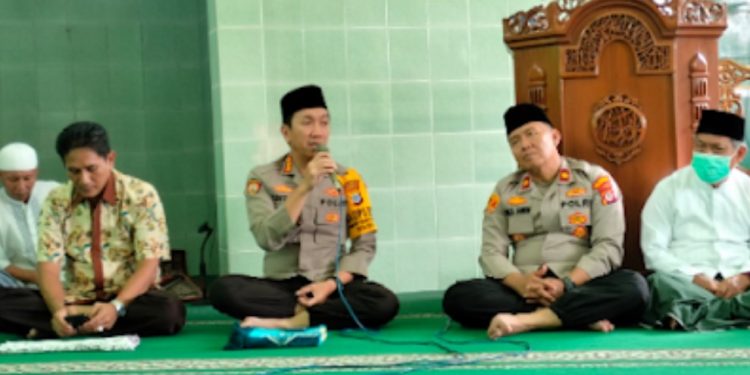 Mendekatkan Diri dengan Masyarakat, Kapolresta Yogyakarta Gelar Jum'at Curhat di Masjid Al Hikmah