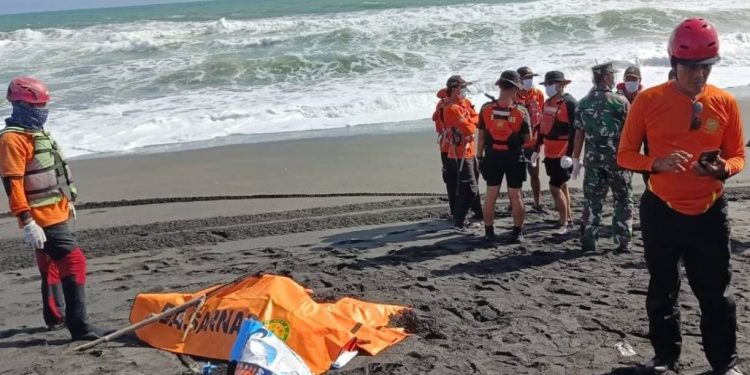 Penemuan jenazah di Pantai Garongan