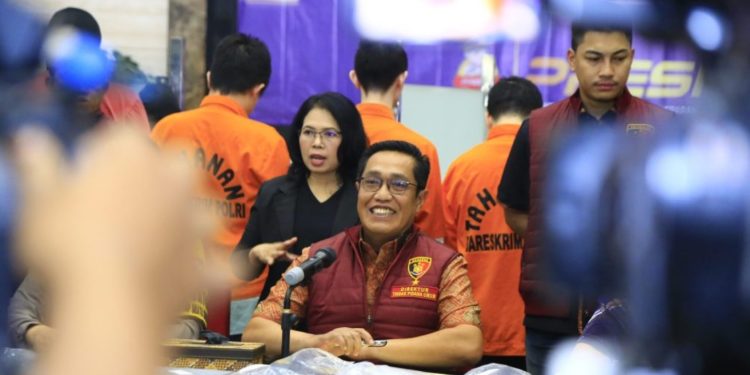 Penyidik Dittipidum Bareskrim Polri menetapkan satu dari tujuh anggota Panitia Pemilihan Luar Negeri Kuala Lumpur
