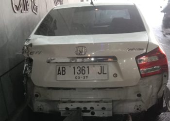 Kecelakaan tungal Mobil di Underpass Kentungan