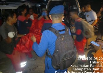 Tim Gabungan Sedang Evakuasi Mayat Korban Tengelam di Bantul