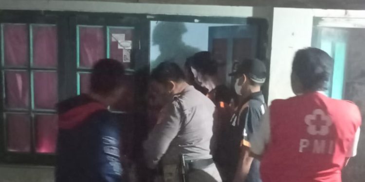 Tim Gabungan Sedang Evakuasi Mayat di Kamar Kos Maguwoharjo Sleman