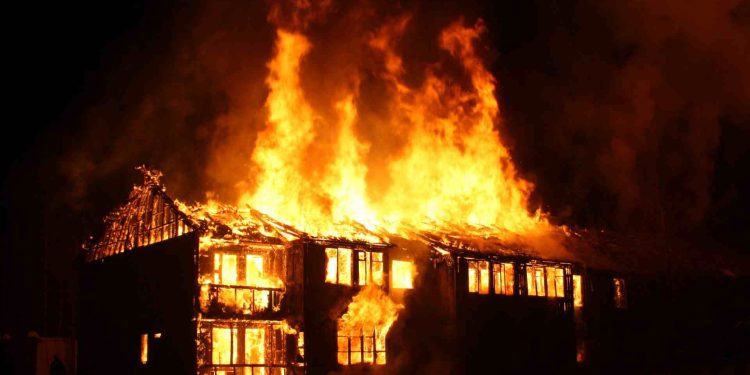 Ilustrasi Kebakaran rumah