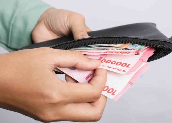 Ilustrasi penarikan biaya administrasi warga baru