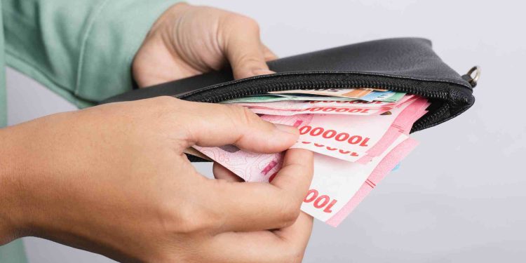 Ilustrasi penarikan biaya administrasi warga baru