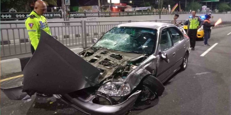 Kecelakaan Mobil di Underpass Kentungan