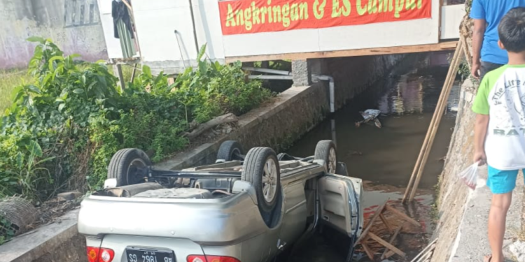 Mobil Corolla Kecelakaan di Ketandan Patalan Jetis Bantul