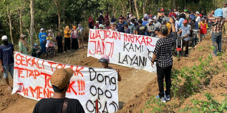 Puluhan warga melakukan demonstrasi menolak pembangunan TPSS di Srimulyo, Piyungan, Bantul