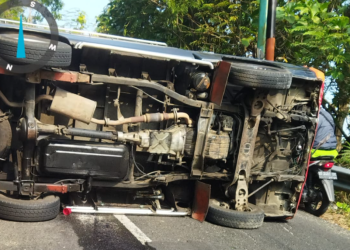 pickup L300 terguling dijalan Kaliurang Dlingo