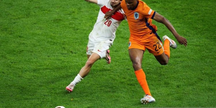 Turki Perkasa: Brighton Datangkan Bek Tangguh untuk Perkuat Pertahanan