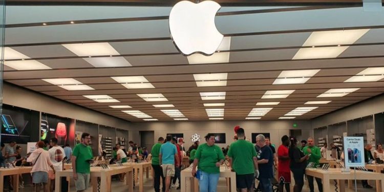 Apple Diprediksi Luncurkan Ponsel Flip Inovatif pada 2026