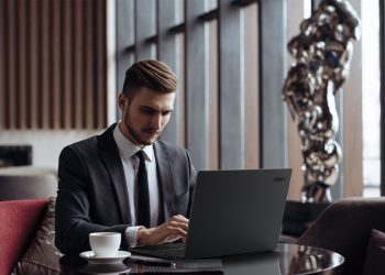 Laptop Canggih dari Lenovo dan Acer: Harga dan Fitur yang Bikin Merogoh Dompet