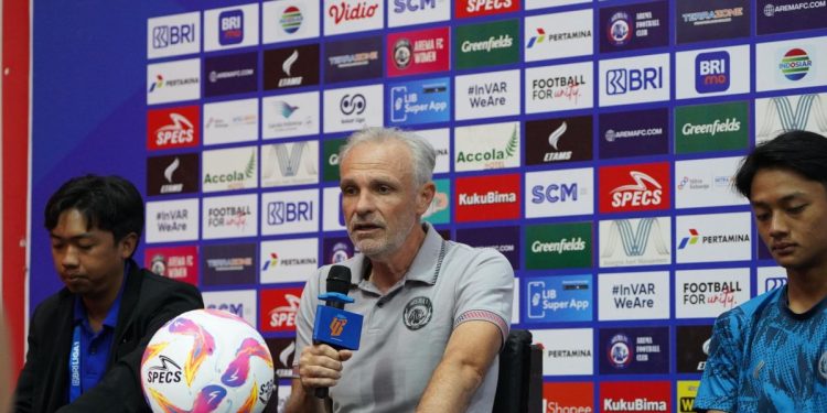 Arema Incar Kemenangan Perdana Hadapi Borneo FC