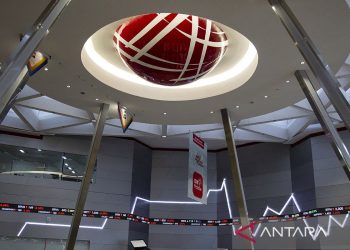 IHSG Menguat Akhir Pekan Gegara Sektor Bahan Baku