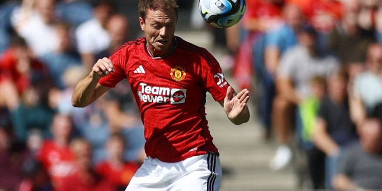 Jonny Evans Pensiun dari Panggung Internasional: Legenda The Green and White White Berpisah