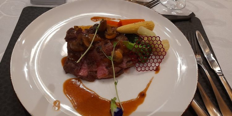 Petualangan Rasa di Barat yang Eksotis di Lavier Lounge Morazen Surabaya